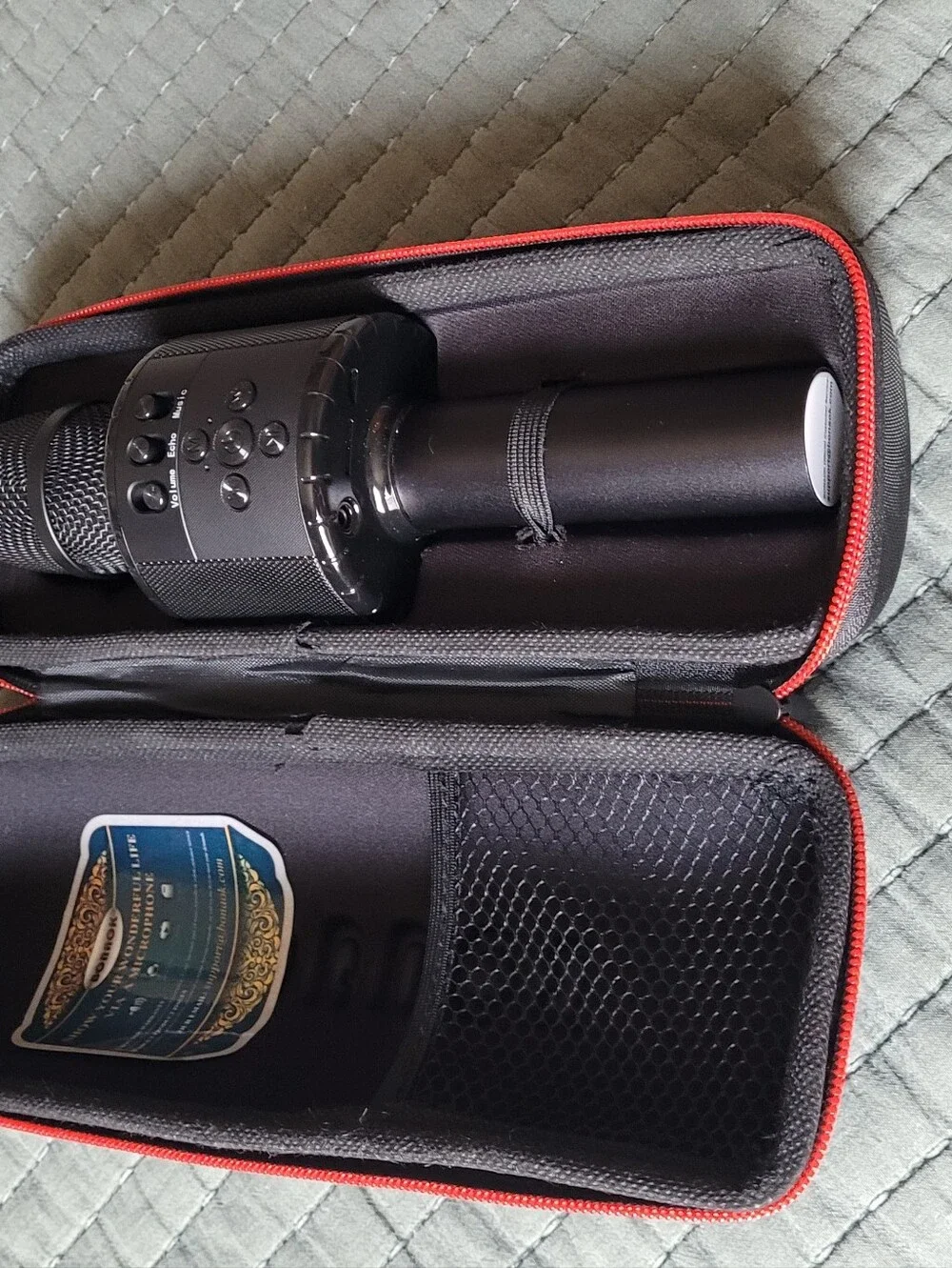 Wireless Handheld Karaoke Microphone - Black Wirh Case